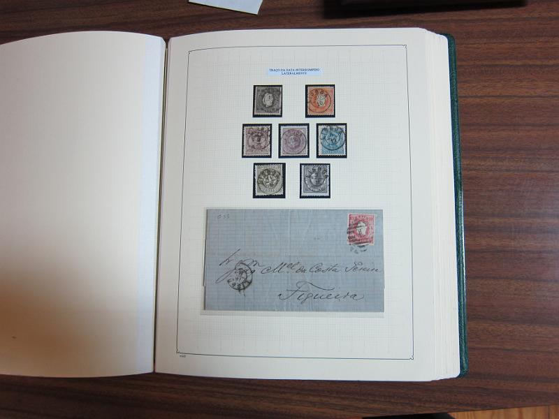0018 (34).JPG -     Lote:    18      Marcofilia      Lotes Especiais       Descrição:         Portugal &mdash; Colecção especializada em dois álbuns com estudo especializado das marcas de duplo círculo e circulares de Lisboa, com selos de diversas emissões e cartas. Lote a ver.        Lote       Valor Base:     &euro; 1.000,00     Valor Venda:     Retirado     
